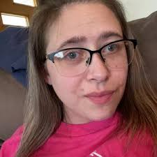 Lynette Moore (@moorelove88)