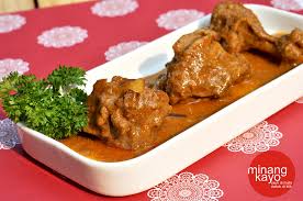 Kambing menjadi salah satu hewan ternak yang paling sering dikurbankan saat idul adha tiba. Gulai Kambing 4 Minang Kayo Flickr