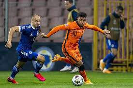 Hij heeft zichzelf het afgelopen jaar bij psv en jong oranje bewezen. Donyell Malen En Mohamed Ihattaren Bij Oranje Cody Gakpo Ondanks Corona Bij Jong Oranje