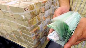 Eur) ist die gemeinsame währung von sechzehn ländern der europäischen union. Um Klopapierhersteller Zu Entlasten Nationalbank Gibt Vierlagige Euroscheine Aus