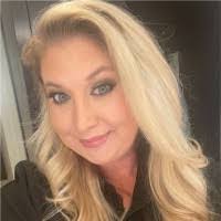 Amber Showalter's Instagram, Twitter & Facebook