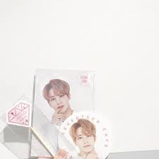 ᴹᴱ ᴱᴬᴿᴬ me eara bts album map of the soul persona kpop pink merchandise collection ジョンハン