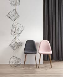 stoel londen staat extra gezellig wanneer je hem in verschillende kleuren bij elkaar zet stoel wonen kwantum interieur stoelen interieur eetkamerstoelen