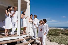 La organización de bodas en playa es mi pasión, ir paso a paso con cada pareja, viviendo vuestras alegrías e ilusiones hacen que sean también las mías. Como Vestir Para Una Boda En La Playa Guayaberas Y Camisas De Lino Keten