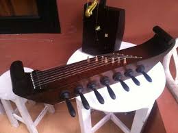 Yang mana suling merupakan alat musik tradisional yang ditiup, karena terbuat dari bahan dasar pembuatan suling yaitu kayu atau bambu. Alat Musik Tradisional Jawa Barat Nama Gambar Penjelasan