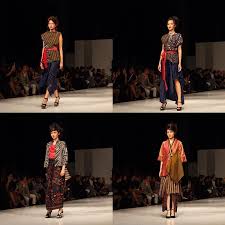 Kreasi baju kain tenun jepara : Http Www Modest Id News Awesome 94 Busana Inspirasi Sarung Ethnic Dari Phillip Iswardono