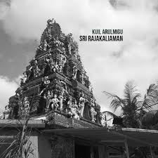 Hendri, pelaku perusakan belasan patung di kuil hindu via www.indozone.id. Arulmigu Sri Rajakaliamman Kuil Hindu Kaca Pertama Di Dunia Fames Id