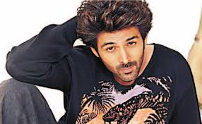 Cold wave continues in North, Dal lake freezes