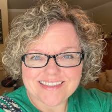 Lindsay Farley's Instagram, Twitter & Facebook