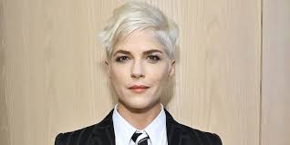 Multiple Sclerosis Symptoms: Selma Blair Discusses Diagnosis
