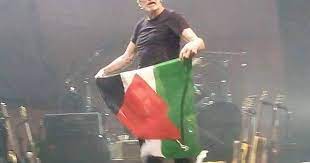 Buy roger waters tour 2022 tickets american airlines center dallas, tx. Roger Waters Pink Floyd Co Founder Waved The Palestinian Flag During A Concert In Rome Album On Imgur