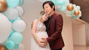 Sammy lee, mulher do hipnólogo pyong lee, reclamou nas redes sociais que o marido não tem tomado muito banho durante a quarentena causada pelo novo coronavírus. Pyong Lee Teria Traido A Esposa Samy No Reality A Ilha Diz Site Celebridades Ig