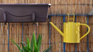 Balkon sichtschutz sichtschutz ideen balkon privatsphäre whirlpool im freien sichtschutz pflanzen landschaftsgestaltung bepflanzung garten design garten ideen. Sichtschutz Fur Ihren Balkon 4 Moglichkeiten Fur Mehr Privatsphare Wetter De