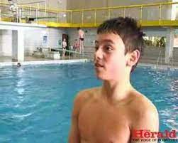 Tom daley at age 14 british diver tom daley was causing a media frenzy just before his olympic debut in 2008, but his late father rob was keeping him grounded. Tom Daley At 14 Whaaaaaa Tom Daley Lance Black Interview