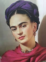 Frida Kahlo La mujer de las flores en la cabeza, los bordados coloridos, la  ceja prominente. Aquella que encontró en el arte la mejor salida a una  mente acelerada y un cuerpo
