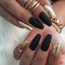 Los diseños de uñas negras son elegantes. Disenos Unas Negras Decoradas