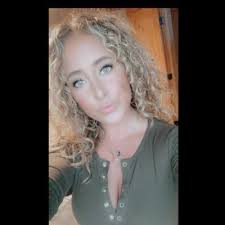 Veronica Elizabeth's Instagram, Twitter & Facebook