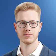 Luis Conner's Instagram, Twitter & Facebook