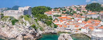Er befindet sich auf der halbinsel lapad, von der sich ein wunderschöner blick auf das meer und die kleine insel daksa erstreckt. Dubrovnik Stadt Strand Und Der Kampf Um Die Sieben Konigreiche Hotelplan Ferienblog