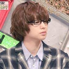 寝れなーい そして 慧くんメガネ好き 似合う 私 全くメガネ似合わない 慧くんとお揃いメガネとかしたいなぁ heysayjump heysaybest heysay7 hsj 山田涼介 伊野尾慧 知念侑李 有岡大貴 中島裕翔 八乙女光 伊野尾慧 かわいい 岡本圭人 い