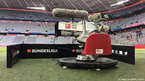 Three talking points from matchday 14 of the bundesliga. Coronavirus An Expensive Pandemic For Bundesliga Business Sports German Football And Major International Sports News Dw 15 03 2020