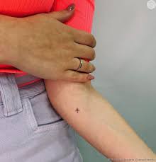 Larissa manoela gostosa zoom 2. Larissa Manoela Faz Tatuagem Para Modo Aviao Minha Estreia Numa Super Potencia De Streaming Mundial Significa Muito Pra Mim Purepeople
