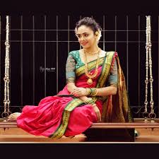 Pin By Pran On La Saree Photoshoot Bride Fashion Photography Indian Fashion Saree >share beautiful moment of our life i.e pictures >platform of showing ur talent of photoshoot. pin by pran on la saree photoshoot
