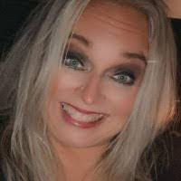 Leslie Blair's Instagram, Twitter & Facebook