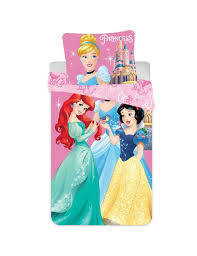 Jocuri cu printesele disney este cea mai populara categorie de jocuri destinate fetelor pasionate de printese. Lenjerie Pat Bebelusi Printese Disney 90 X 140 Cm