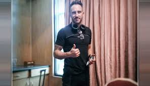 Faf du plessis has been representing south africa since 2011, and in those years he has been determined to make his mark on world cricket. Peshawar Zalmi S Faf Du Plessis Lands In Karachi Ahead Of Psl 2020 Playoffs Geosuper Tv