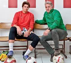 Eski millî futbolcu semih yuvakuran'ın. Beyaz Futbol Twitterren Besiktasli Utku Yuvakuran In Babasi Eski Fenerbahceli Futbolcu Semih Yuvakuran Birazdan Beyaz Futbol Da Beyazfutbolevinizde Https T Co I7jsmreqcf