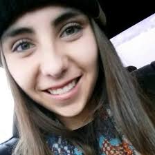 Which food truck has chicken sandwiches?