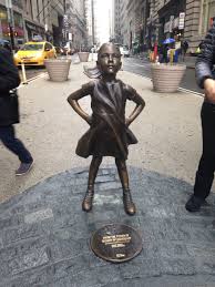 A $2.5 trillion asset manager just put a statue of a defiant girl in front  of the Wall Street bull