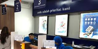 Mengecek tagihan terlebih dulu melalui sms gateway. Mau Naik Kereta Api Ini Cara Beli Tiket Ka Offline Dan Online Halaman All Kompas Com