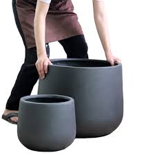Very large planters are perfect if you want your plants to stand out in your garden this year. New Design America Style Round Cement Flower Pot Planters Large Outdoor Wholesale Bulk Large Planters Large Outdoor Plant Pots Buy Planter Pots Large Outdoor Large Outdoor Planters Outdoor Flower Pots Planters Large Outdoor