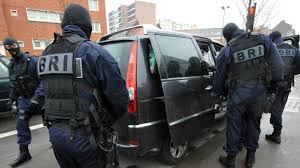 Bri/algerie/brigade de recherche et d'intervention. Une Descente De Police Permet La Saisie De 350 Pieds De Cannabis A Roubaix