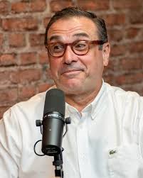 Asigún Herbert Scharf, Ingeniero, Psicólogo y deportista, que en su tiempo  libre se dedica a caminar, bueno a caminar 100 km específicamente. 🚶🏻4  años consecutivos campeón de esta competencia, este año luego