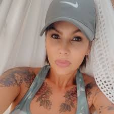 Alana Buckner's Instagram, Twitter & Facebook