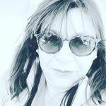 Kari Neumann's Instagram, Twitter & Facebook