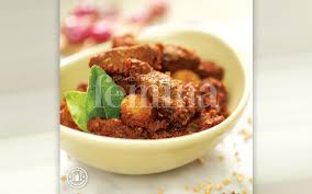 Rendang ataupun disebut randang dalam bahasa setempat lebih dikenal oleh orang sebagai makanan khas daerah padang sehingga seringkali orang menyebutnya rendang padang, bukan. Resep Rendang