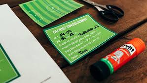 Tolle bastelmaterialien für karten zur geburt selber basteln. In 7 Einfachen Schritten Zum Fussball Geburtstag Frecher Fratz
