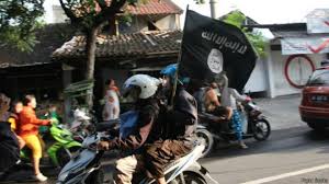 Supriyanto gareng is with harun robani and ribut wahyudi at pt.ppi sawur. Pengibaran Bendera Isis Sertai Pemakaman Jenazah Anggota Kelompok Santoso Statusaceh