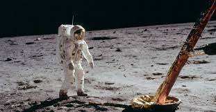 En 2021, quatre sont encore en vie. En Video Revivez Les Premiers Pas De L Homme Sur La Lune En 4k