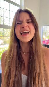 BEAUTYFULL KAROLINA 💙💛