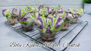 Cara membuat kue bolu kukus cantik dan lembut cara membuat kue bolu kukus mekar cukup mudah. Bolu Kukus Mekar Super Cantik Dan Lembut Anti Gagal Youtube