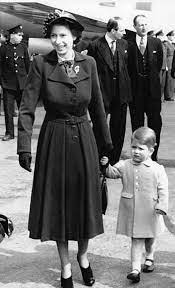 24 April 1951 Queen Elizabeth And Her Young Son Prince Charles Princess Diana Family Queen Elizabeth Prince Charles