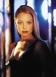 Birds Of Prey Tv Show Black Canary Canadian Actress Rachel Skarsten As Dinah Redmond Nee Dinah Lance Also A Metahuman Dinah Is Drawn To New Gotham And He Black Canary Celebrities Lost Girl