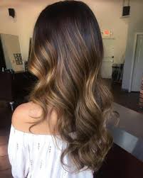 Les plus belles nuances pour s'inspirer coloration chocolat avec balayage miel coloration chocolat foncé 1001 Variantes Du Balayage Caramel Pour Sublimer Votre Coiffure