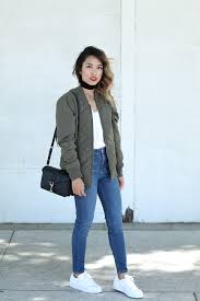 Add a belt to make the outfit look more minimalist and sophisticated look. How To Style A Basic Tee And Skinny Jeans Beautybitten A Personal Style Beauty Blog