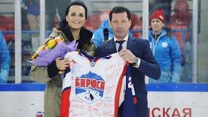 Однако артистка не выдержала без них и дня. Pevica Slava Napishet Gimn Zhenskoj Hokkejnoj Ligi Sport Ekspress